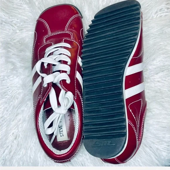 Steve Madden Sneakers—size 7 (leather upper)

Retro style - Picture 4 of 8
